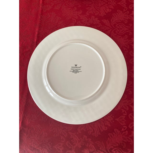 Traditional Late 20th Century Exquisite Wedgwood White Night and Day Bone China Seven 5 Piece Place Settings- 35 Pieces For Sale - Image 3 of 12