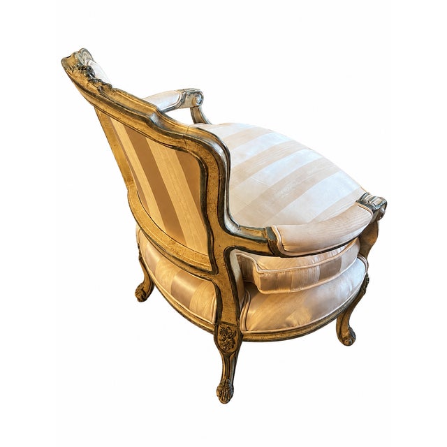 Louis XV–Style Gold Tufted Armchair With Coordinating Damask Fringed Footstool For Sale In Las Vegas - Image 6 of 13