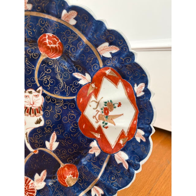 Amazing rare Imari pattern from the Meiji period (1868-1912). Typical orange and blue pattern, but with a wonderful cat in...