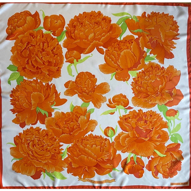 Hermès HERMES Les PIVOINES orange scarf, first published in 1970 and reissued in 1990 France For Sale - Image 4 of 10