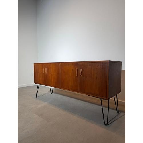 Hairpin Sideboard in Teak from G-Plan For Sale - Image 6 of 7