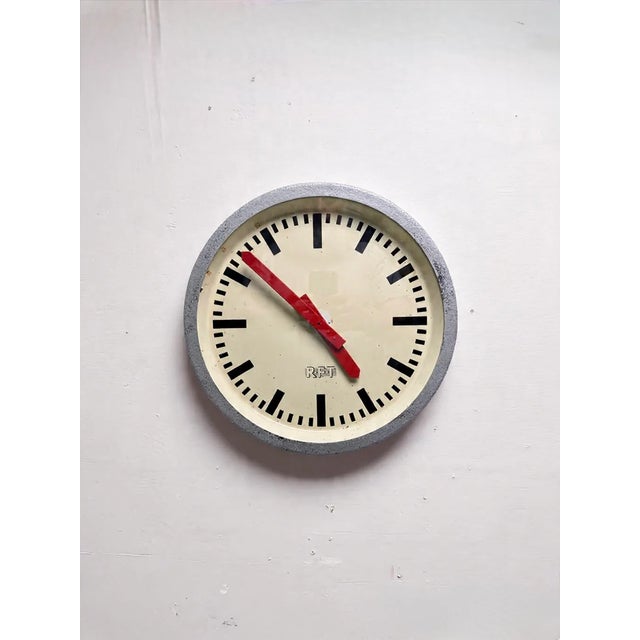 East German Industrial Factory Clock from RFT, 1960s For Sale - Image 11 of 11