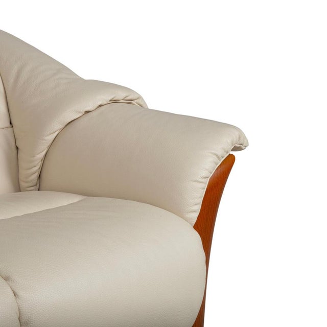 Oslo Four-Seater Sofa in Leather from Stressless For Sale - Image 4 of 14