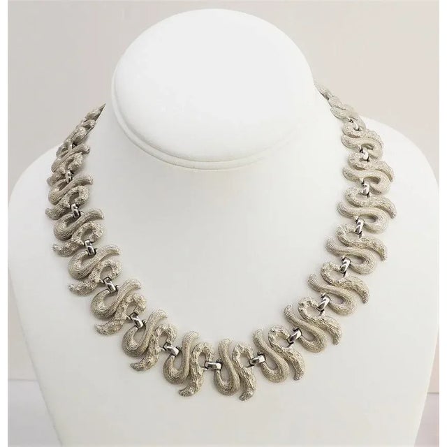 1950s Vintage Signed Monet Rhodium Plated Collar Necklace For Sale - Image 5 of 8