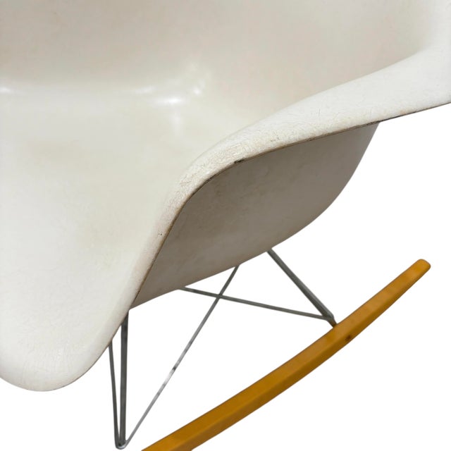 Plastic Vintage Herman Miller Eames Fiberglass Rocking Chair (Rar) Mid-Century Modern | Original Shell & Base For Sale - Image 7 of 15