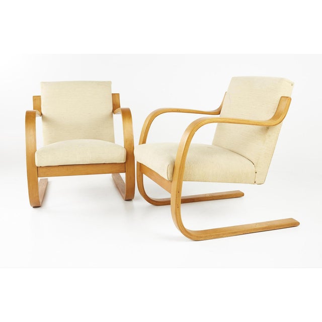 1970s Alvar Aalto for Artek Attributed 402 Series Style Mid Century Cantilever Lounge Chairs, Pair For Sale In Chicago - Image 6 of 7