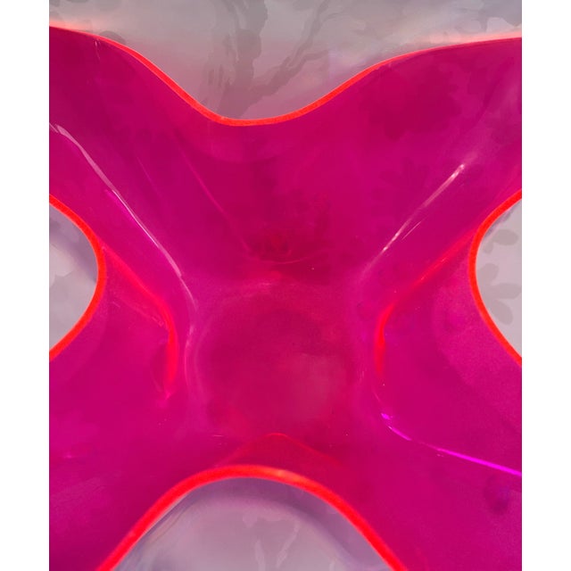 Hot Pink 1960s Retro Mid-Century Modern Neon Pink Acrylic / Lucite Pillar Candleholder For Sale - Image 8 of 9