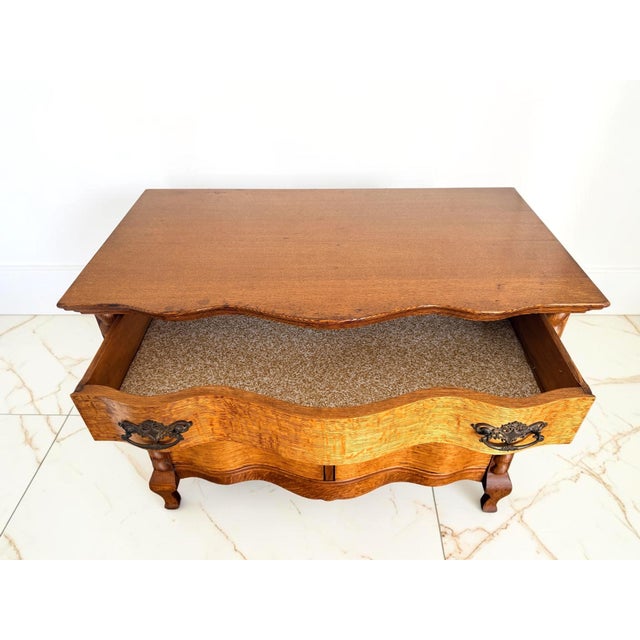 Antique Quarter-Sawn Oak Sideboard Cabinet – Serpentine Front For Sale In Philadelphia - Image 6 of 14