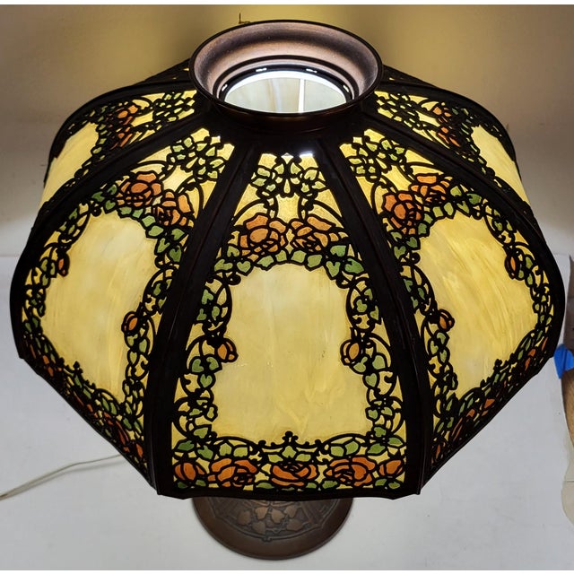 American Antique Bronze Rose Overlay & Stained Slag Glass Table Lamp #559 by Handel For Sale - Image 3 of 18