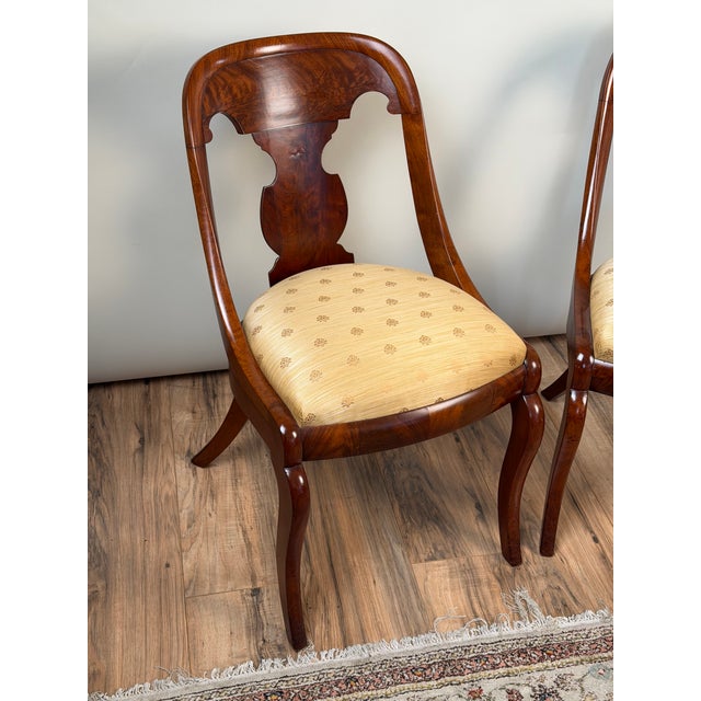 Early 19th Century Pair Federal Period Mahogany Saber-Leg Side Chairs, C. 1820 For Sale - Image 5 of 10
