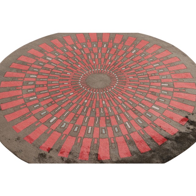 Hand-knotted in wool and all-natural silk, this 6′ circle rug hails from the Art Deco rug collection by Rug & Kilim....