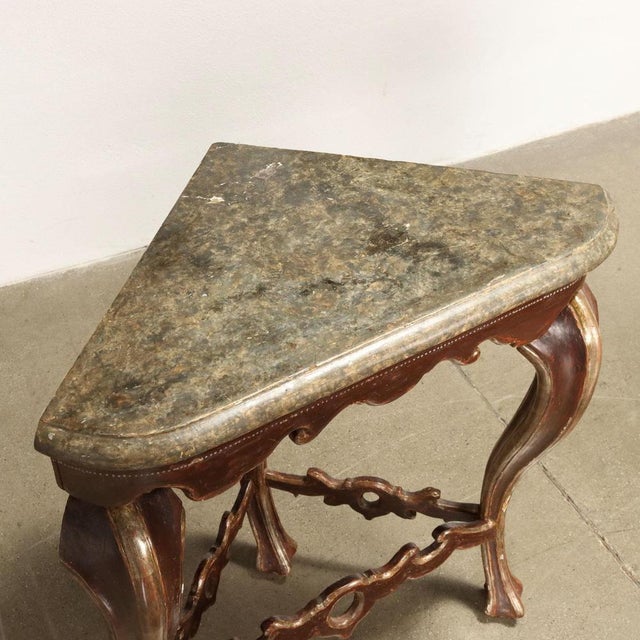 Console in gilded and lacquered wood with faux marble top, under-top band moved like the legs and connecting crosspieces....