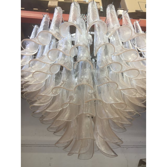 Monumental Murano Glass Selle Light Pink Italian Sputnik Chandelier Elegant and classic Murano glass with a "selle glass "...