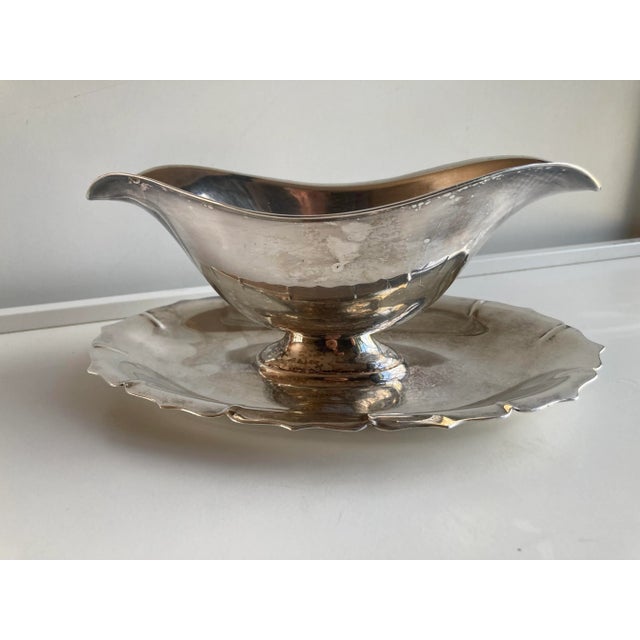 Vintage silver plate gravy boat 8"L X 5.5"W X 3"H , makers mark reads " international silver co. 2116" in very good...