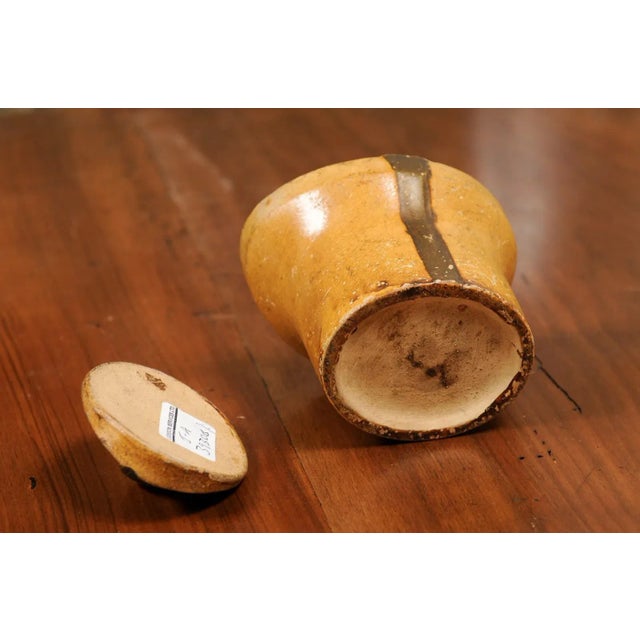 English 19th Century Pottery Container with Hat Box Shape and Petite Lid For Sale - Image 4 of 13