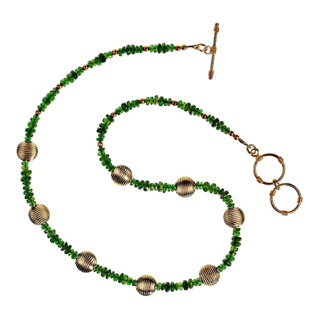 This is part of Chairish’s Fine Jewelry assortment. This striking Chrome Diopside necklace is all about vibrant...