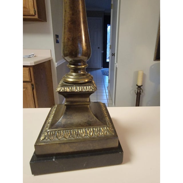 Early 20th Century Sinumbra Astral Brass/Bronze Lamp With Glass Globe and Black/White Marble Base For Sale - Image 4 of 11