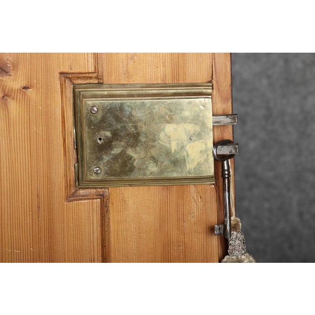 Mid 18th Century Small Antique Baroque Cabinet in Walnut, 1750 For Sale - Image 5 of 18