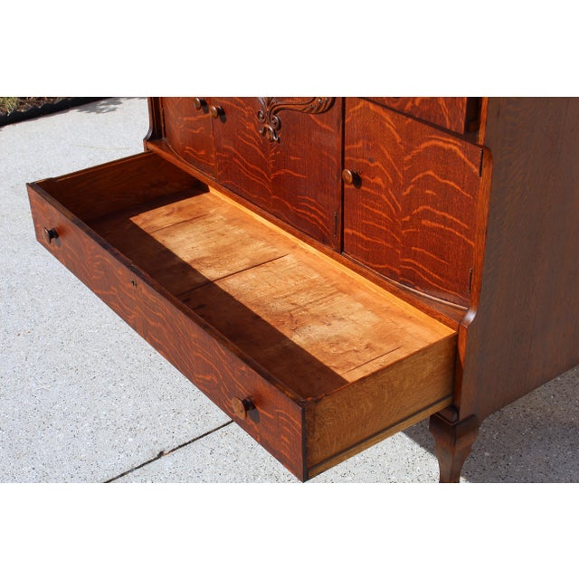 Antique Victorian Quarter-Sawn Tiger Oak Buffet Sideboard With Beveled Mirror and Lion Paw Feet on Casters For Sale - Image 11 of 18