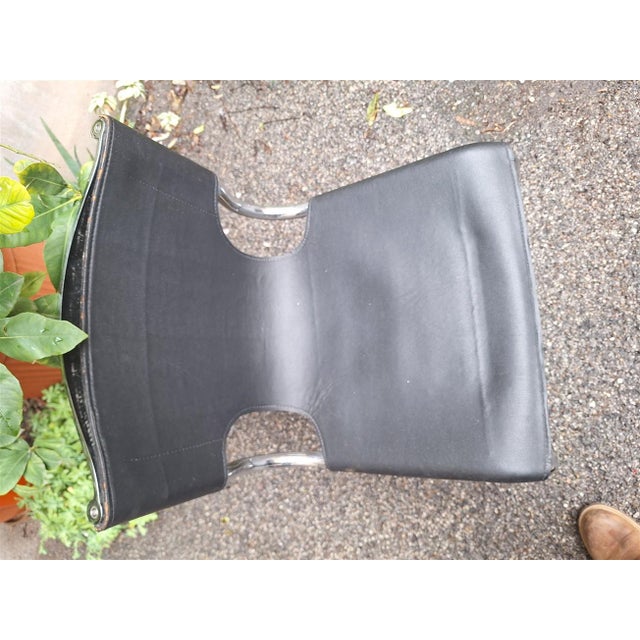 1970s Model 920 Chairs in Chrome and Black Leather by Carlo Bartoli for T70, 1970s, Set of 6 For Sale - Image 5 of 18