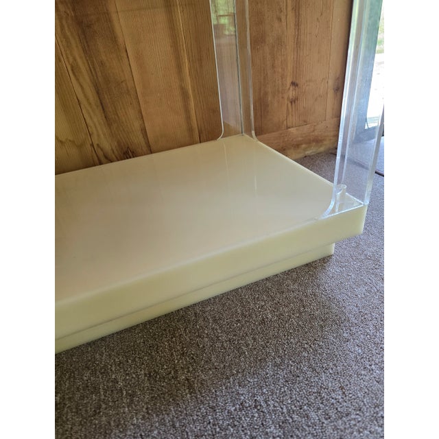 1970s Vintage Mid Century Modern Designer Lucite Tall Etagere For Sale In Boston - Image 6 of 9