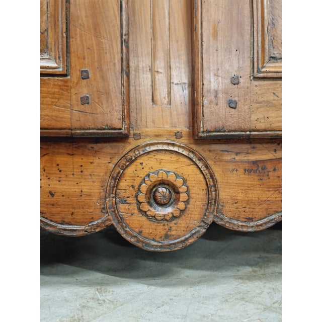 Antique Buffet in Cherry and Mahogany For Sale - Image 9 of 18