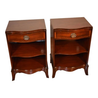 1920 Pair of Antique English Regency Mahogany Nightstands / Bedside Tables For Sale