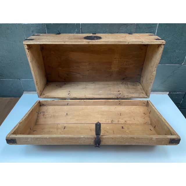 Late 19th Century Early American Trunk For Sale In Seattle - Image 6 of 8