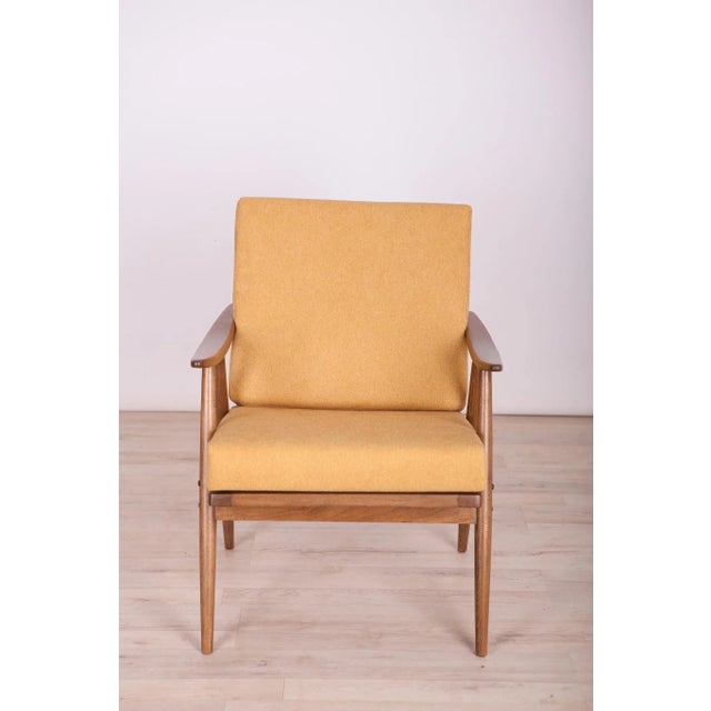 This armchair was produced by the Czechoslovakian company TON in the 1960s. The beech elements have been cleaned and...