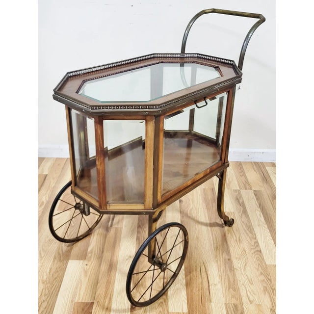 Fresh from a wonderful New York City estate, right in time for the Holidays, we have a pleasure to offer you this gorgeous...