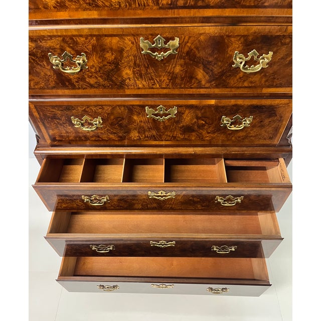 Late 20th Century Henredon Aston Court Banded Mahogany and Burlwood Chest on Chest For Sale - Image 10 of 17