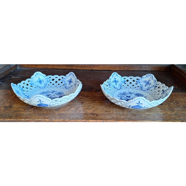 Vintage Fruit Bowls with Onion Pattern from Meissen, 1970s, Set of 2, in Very Good conditions. Designed 1970 to 1979 This...