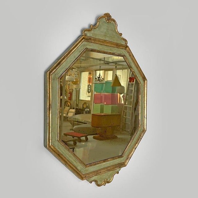 Antique Italian Octagonal Wall Mirror in Green Wood with Golden Profiles, 1700s For Sale - Image 4 of 18