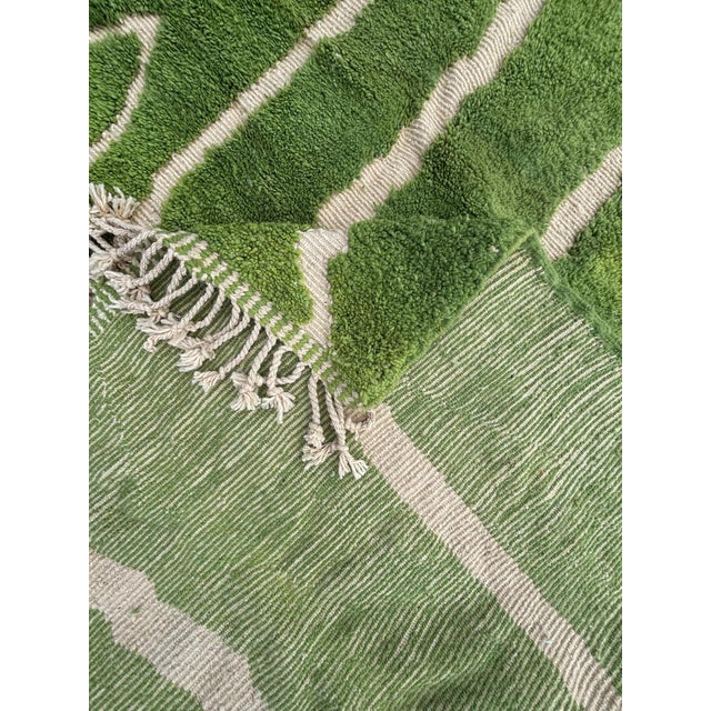 This Moroccan Mrirt rug is a premium handmade piece woven in the Middle Atlas region of Morocco. Mrirt rugs are known for...