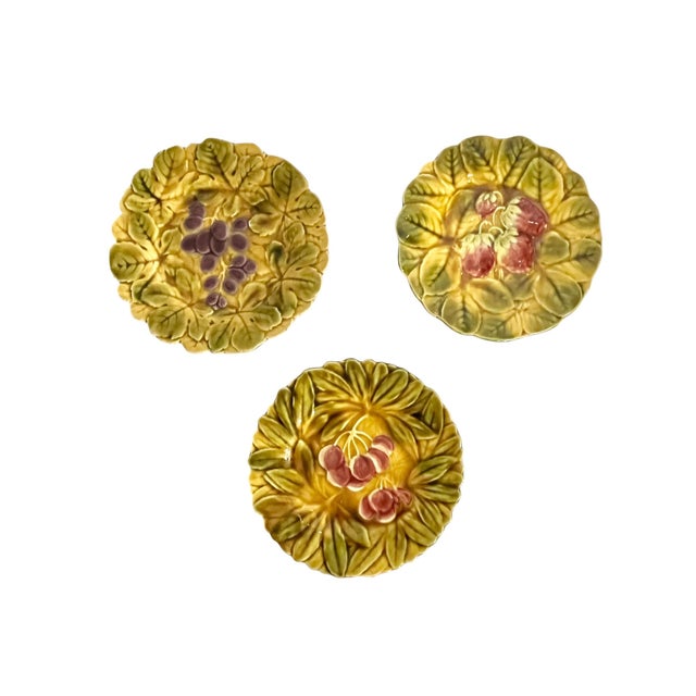 Early 20th Century Antique Set of 3 French Sarreguemines Majolica Fruit Dessert Plates For Sale - Image 5 of 10