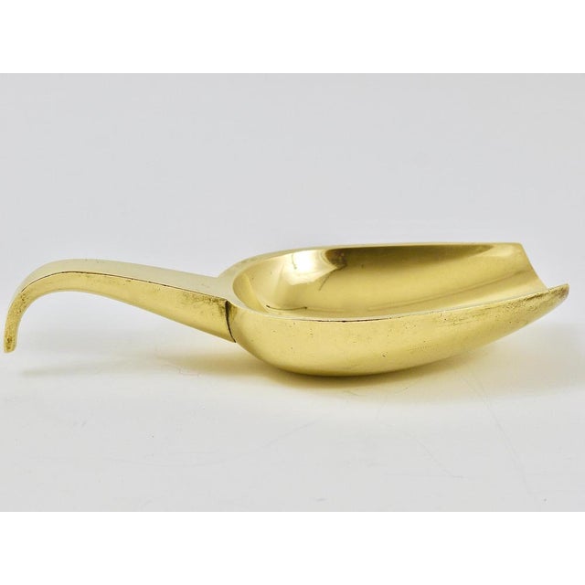 Mid-Century Brass Shovel Ashtray with Handle attributed to Carl Auböck, Austria, 1950s For Sale - Image 13 of 16