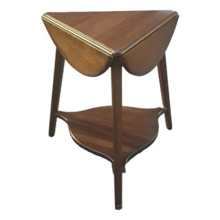 Late 20th Century Federal Style Solid Stained Cherry Triangular Drop-Leaf Side Table For Sale