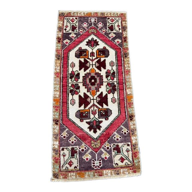 Turkish Yastik Rug 1'5" x 3' For Sale