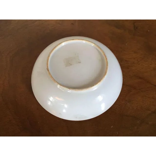 18th Century Chinese Qianlong Porcelain Dish in Famille Rose Palette within a Blue Border For Sale In New York - Image 6 of 7