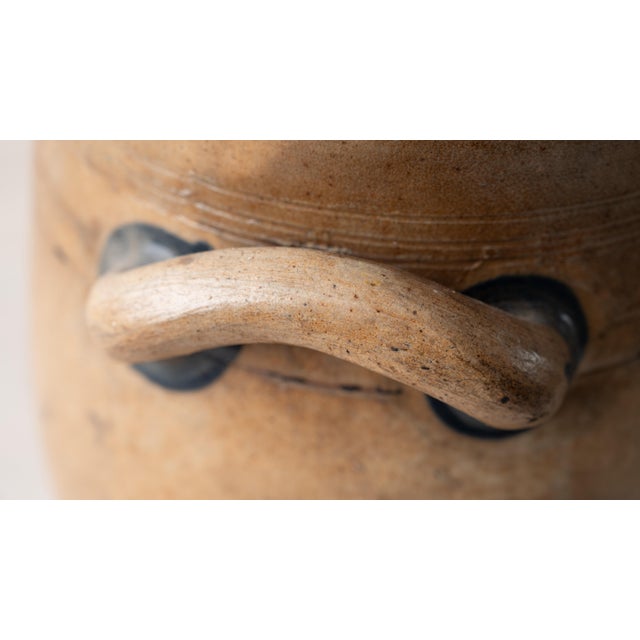 Tan Jonathan Fenton Stoneware Jar, j.f. Cartouche & Cobalt Flower, Boston, c.1795 For Sale - Image 8 of 18