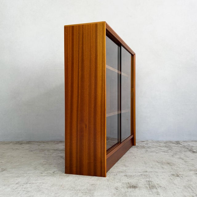 Mid-Century Modern Bookcase with Sliding Glass Doors from Gibbs Furniture, 1960s For Sale - Image 3 of 9