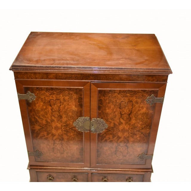 Art Deco Epstein Drinks Cabinet in Burr Walnut, 1930 For Sale - Image 3 of 16