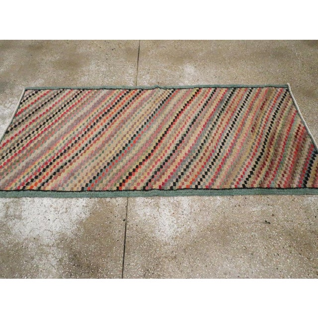 Galerie Shabab Collection Mid-20th Century Handmade Turkish Anatolian Throw Rug For Sale In New York - Image 6 of 10
