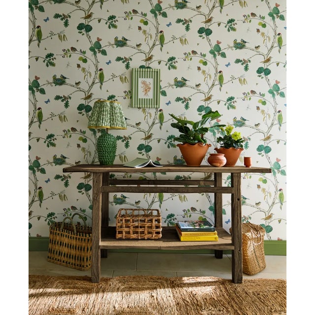 Exquisite depictions of British birds make their home on the delicate branches in this all-over patterned wallpaper....
