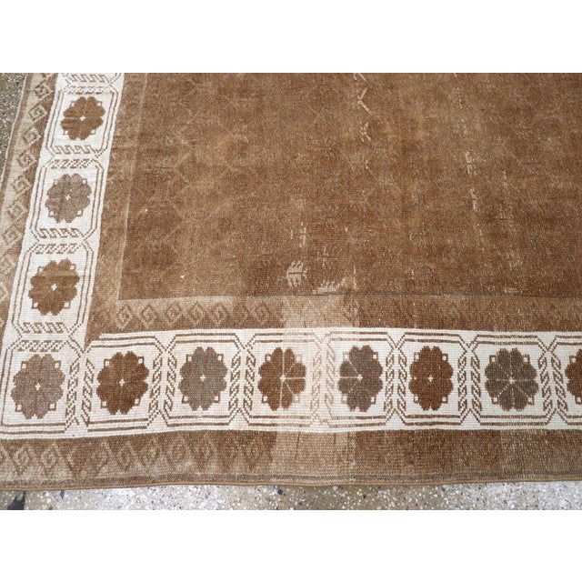 Textile Galerie Shabab Collection Mid-20th Century Turkish Anatolian Carpet For Sale - Image 7 of 10