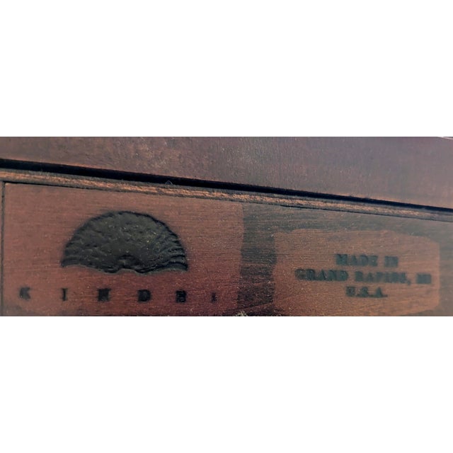 Kindel Winterthur Collection Mahogany 2 Piece Display Curio Cabinet Breakfront For Sale In Phoenix - Image 6 of 8