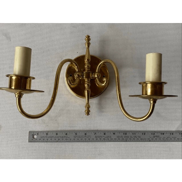 Mid 20th Century Vintage Neoclassical Union Made Colonial Style Brass 2 Light Wall Sconce For Sale - Image 5 of 6