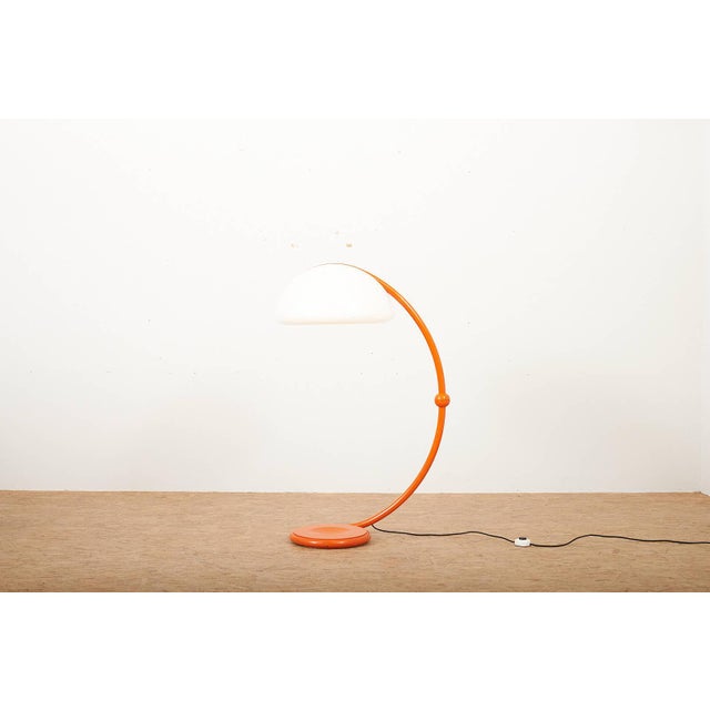 Serpente Floor Lamp in Orange Lacquered Metal by Elio Martinelli for Martinelli Luce, 1965 For Sale - Image 11 of 11