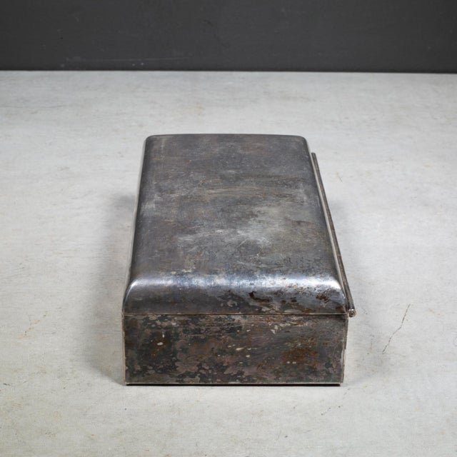 Monogrammed "M" Silver Plated Cigarette Box c.1950 For Sale In San Francisco - Image 6 of 9