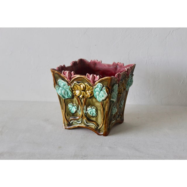C. 1900 French Majolica cyclamens square cache pot planter Onnaing, Cash Pot Art Nouveau Jardiniere. In good vintage...